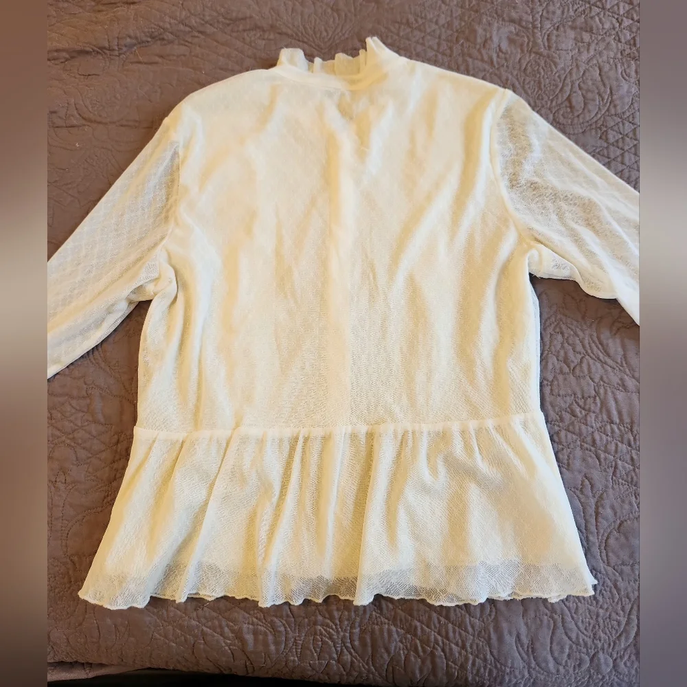 John Paul Richard EUC Stretch Lace Cream Button-up Top Petite Large - Picture 2 of 6